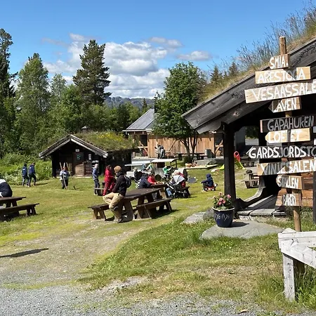 Raulandsakademiet Hostal *